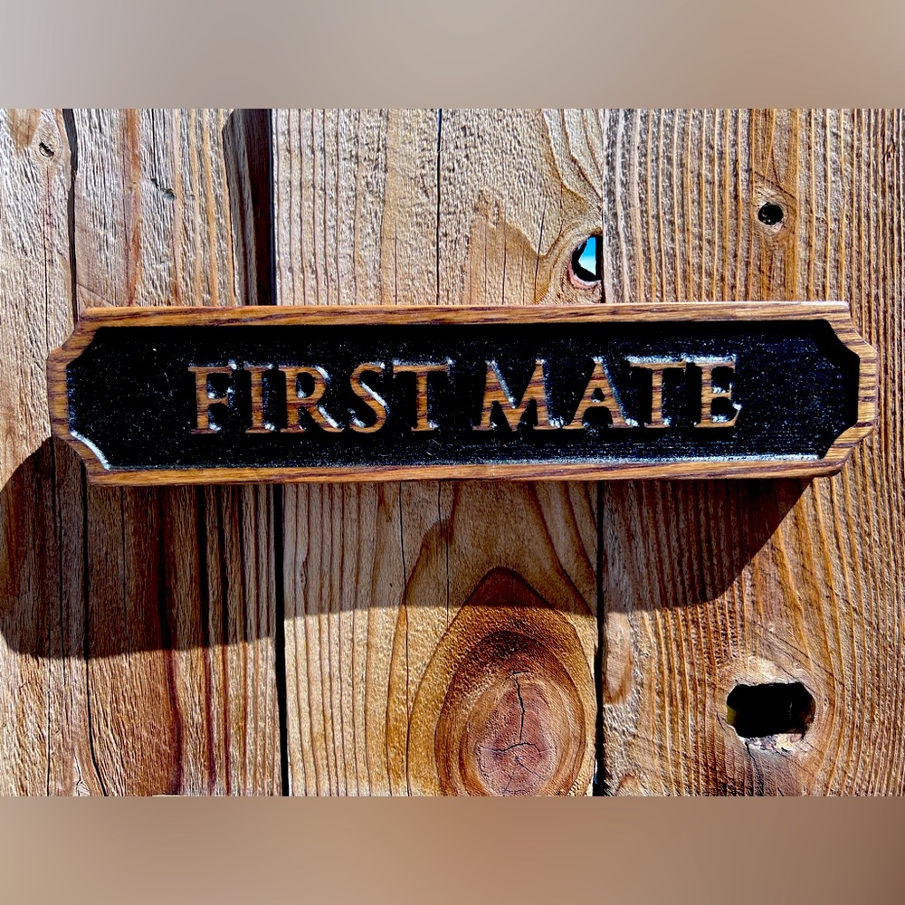 W36 - A brand new Titanic sign for the “First Mate”